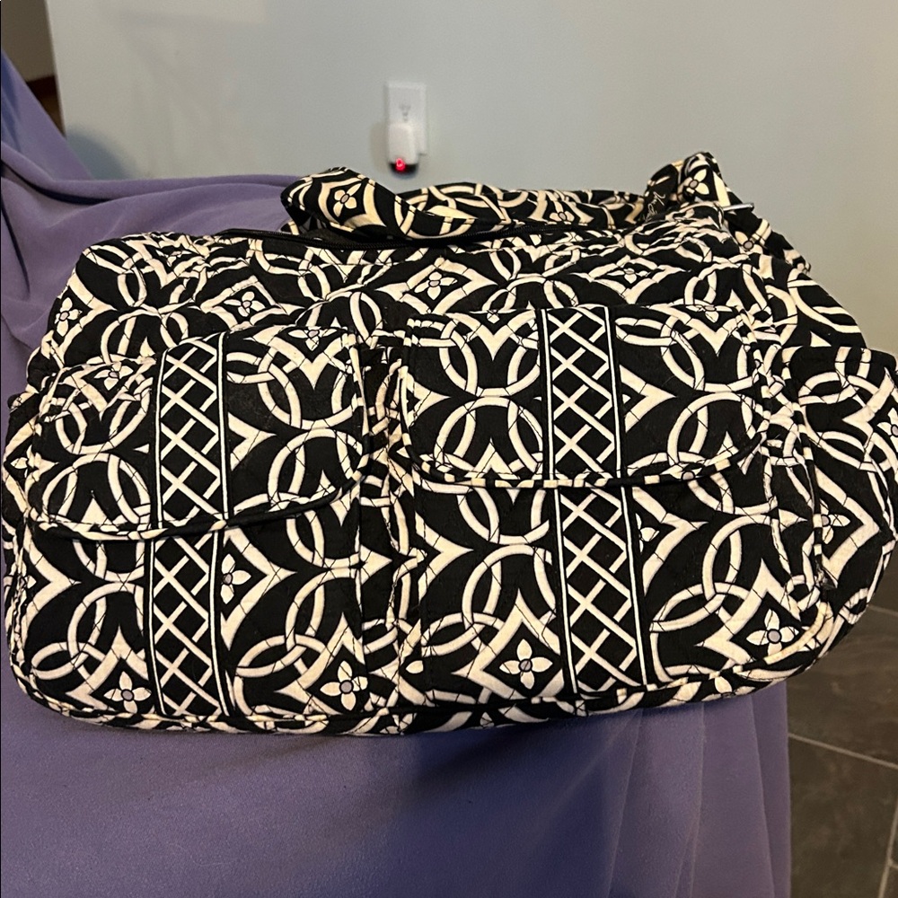 VERA BRADLEY “Concerto” quilted cotton Hobo. Black/white - Picture 2 of 9